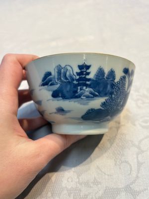 A set of 12 Chinese blue and white 'Landscape' bowls and saucers, Qianlong/Jiaqing — foto 79
