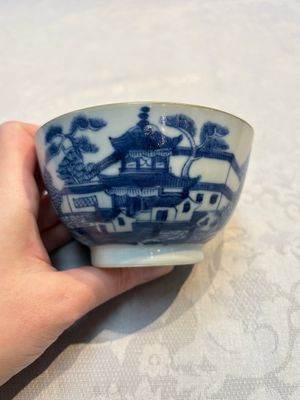 A set of 12 Chinese blue and white 'Landscape' bowls and saucers, Qianlong/Jiaqing — foto 81