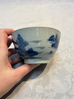 A set of 12 Chinese blue and white 'Landscape' bowls and saucers, Qianlong/Jiaqing — foto 82