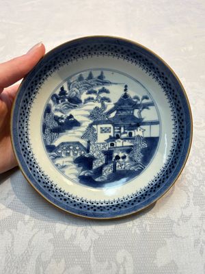 A set of 12 Chinese blue and white 'Landscape' bowls and saucers, Qianlong/Jiaqing — foto 9