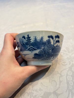 A set of 12 Chinese blue and white 'Landscape' bowls and saucers, Qianlong/Jiaqing — foto 91