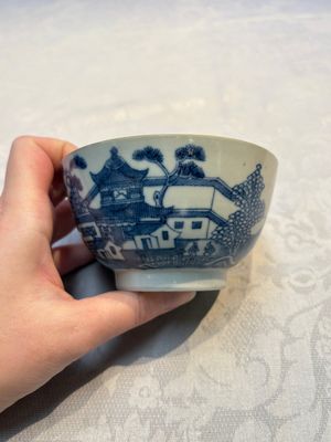 A set of 12 Chinese blue and white 'Landscape' bowls and saucers, Qianlong/Jiaqing — foto 93