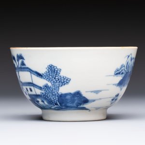 A set of 12 Chinese blue and white 'Landscape' bowls and saucers, Qianlong/Jiaqing — foto 6