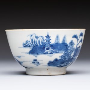 A set of 12 Chinese blue and white 'Landscape' bowls and saucers, Qianlong/Jiaqing — foto 7