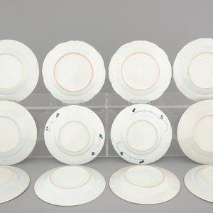 A set of 12 Chinese export porcelain plates, including pseudo tobacco leaf pattern, 18th C. — photo 2