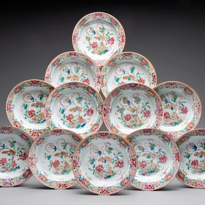 A set of 12 Chinese famille rose plates with squirrels among grapes and peonies, Qianlong — photo 1