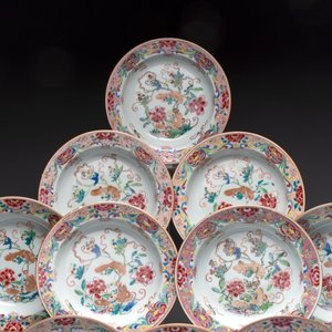 A set of 12 Chinese famille rose plates with squirrels among grapes and peonies, Qianlong — photo 2