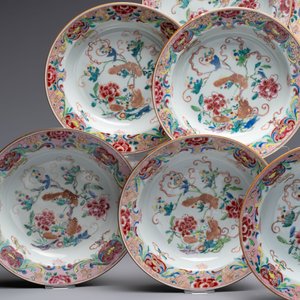 A set of 12 Chinese famille rose plates with squirrels among grapes and peonies, Qianlong — photo 4