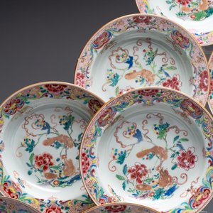 A set of 12 Chinese famille rose plates with squirrels among grapes and peonies, Qianlong — photo 8