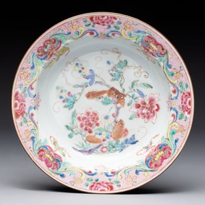 A set of 12 Chinese famille rose plates with squirrels among grapes and peonies, Qianlong — photo 9