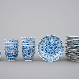 A set of 12 Chinese porcelain blue and white cups and saucers, 19th C — foto 2