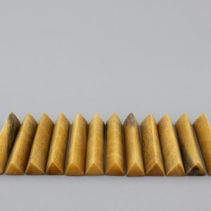 A set of 12 rare polished rhinoceros horn knife rests, ca. 1900 — photo 6