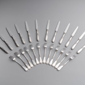 A set of 12 silver dessert forks and dessert knives, 835/000, Wolfers Frères, Brussels, 20th C. — photo 2