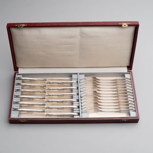 A set of 12 silver dessert forks and dessert knives, 835/000, Wolfers Frères, Brussels, 20th C. — photo 3