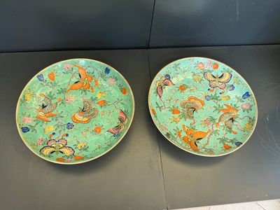 A set of 14 Chinese turquoise-ground famille rose dinner service, Qianglong mark, 19th C. — photo 17