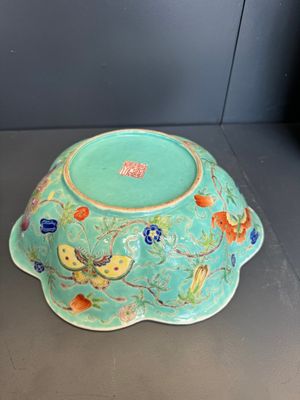 A set of 14 Chinese turquoise-ground famille rose dinner service, Qianglong mark, 19th C. — photo 2