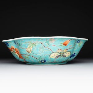 A set of 14 Chinese turquoise-ground famille rose dinner service, Qianglong mark, 19th C. — photo 11