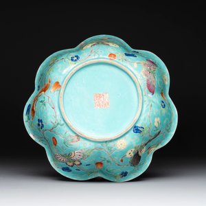 A set of 14 Chinese turquoise-ground famille rose dinner service, Qianglong mark, 19th C. — photo 13