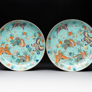 A set of 14 Chinese turquoise-ground famille rose dinner service, Qianglong mark, 19th C. — photo 2