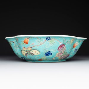 A set of 14 Chinese turquoise-ground famille rose dinner service, Qianglong mark, 19th C. — photo 8