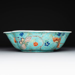 A set of 14 Chinese turquoise-ground famille rose dinner service, Qianglong mark, 19th C. — photo 10