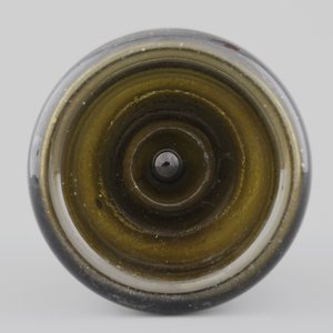 A set of 14 empty hand-blown green glass wine bottles, 18/19th C. — photo 3