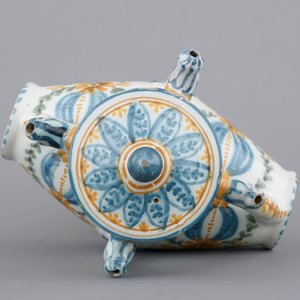 A set of 3 barrel-shaped spill or puzzle jugs, Talavera, Spain, ca. 1820 — 照片 8