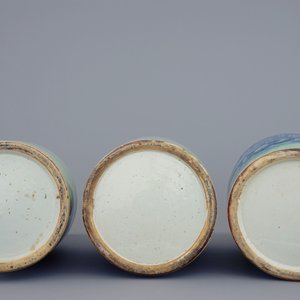 A set of 3 Chinese blue and white on celadon ground vases, 19th C. — 照片 7