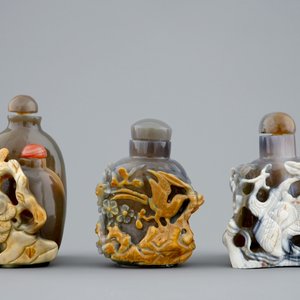 A set of 3 Chinese encrusted agate snuff bottles, 20th C. — 照片 2