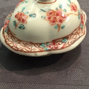 A set of 3 Chinese floral famille rose jugs on stand, Yongzheng, 1723-1735 — photo 14