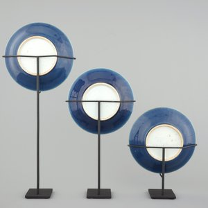 A set of 3 Chinese monochrome sacrificial blue plates on modern metal stands, 19th C. — photo 2