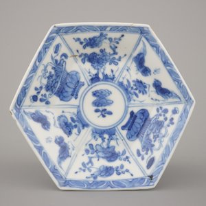 A set of 3 Chinese porcelain blue and white cups and saucers, Kangxi — photo 15