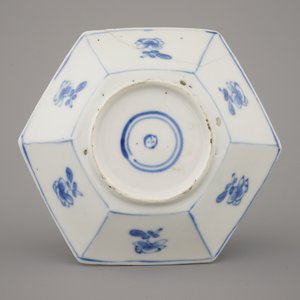 A set of 3 Chinese porcelain blue and white cups and saucers, Kangxi — photo 16