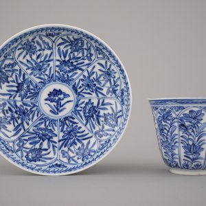 A set of 3 Chinese porcelain blue and white cups and saucers, Kangxi — photo 3