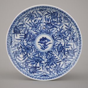 A set of 3 Chinese porcelain blue and white cups and saucers, Kangxi — photo 4
