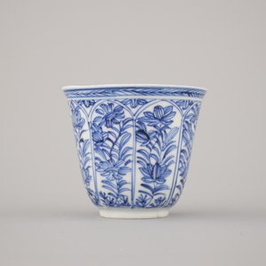 A set of 3 Chinese porcelain blue and white cups and saucers, Kangxi — photo 8