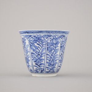 A set of 3 Chinese porcelain blue and white cups and saucers, Kangxi — photo 9