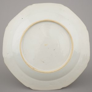 A set of 3 Chinese porcelain famille rose plates, Qianlong, 18th C. — photo 2