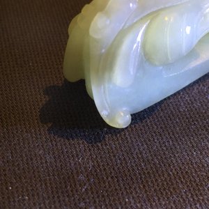 A set of 3 fine pale celadon jade belt hooks, 18/19th C. — 照片 5