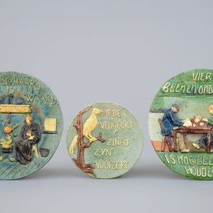 A set of 3 Flemish pottery plates, 20th C. — 照片 1