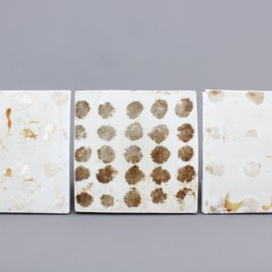 A set of 3 Japanese blue and white Seto porcelain tiles, 18/19th C. — photo 2