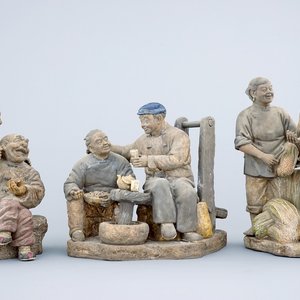 A set of 3 large Chinese partly glazed signed pottery groups, poss. Shiwan, 20th C. — 照片 1