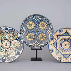 A set of 3 North-African pottery dishes, Morocco or Tunisia, ca. 1900 — photo 1