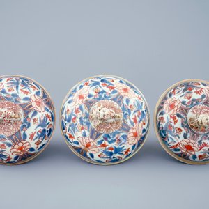 A set of 3 round Japanese Imari boxes and covers, 18th C. — photo 6