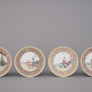A set of 4 Chinese famille rose plates with ladies in a garden, 20th C. — photo 5