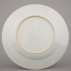 A set of 4 Chinese porcelain armorial plates, 18th C. — photo 2