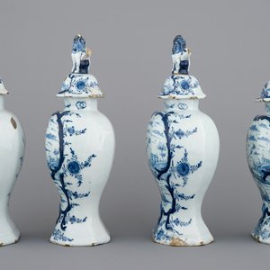 A set of 4 fine Dutch Delft blue and white vases with hunting scenes, 18th C. — 照片 2