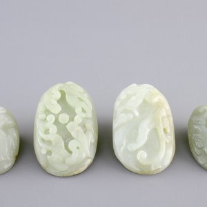 A set of 4 pale celadon jade carvings, 19/20th C. — foto 1
