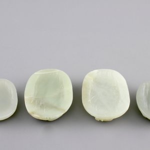 A set of 4 pale celadon jade carvings, 19/20th C. — foto 2