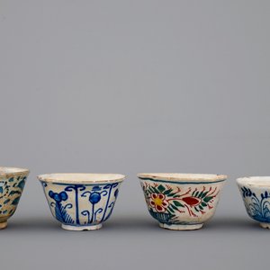 A set of 4 rare Dutch Delft tea cups and a saucer, 17/18th C. — 照片 3